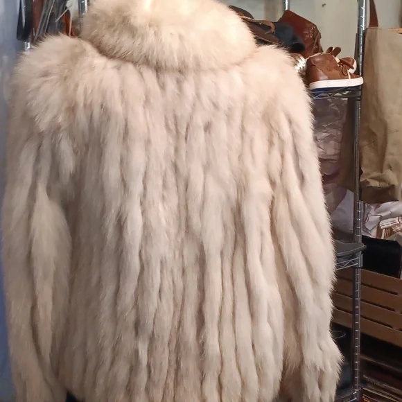 Saga Fox Vintage Elegant Fur Coat Size Small - Picture 7 of 17